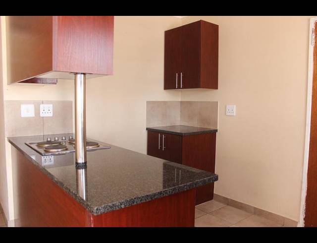 3 BEDROOM TOWNHOUSE FOR SALE IN KOSMOSDAL